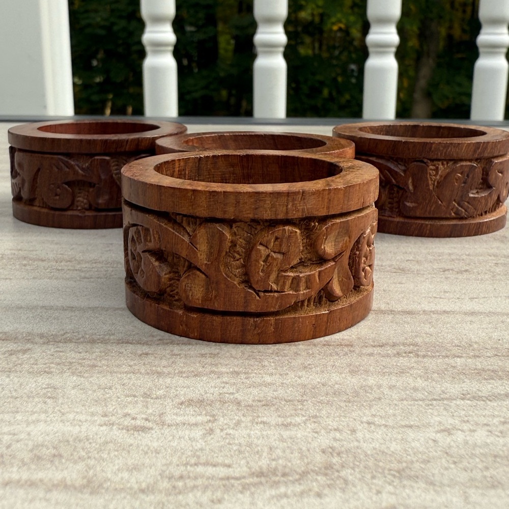 Vintage INDIA carved wooden napkin rings with 
Toile de Jouy vintage napkins - Picture 3 of 11